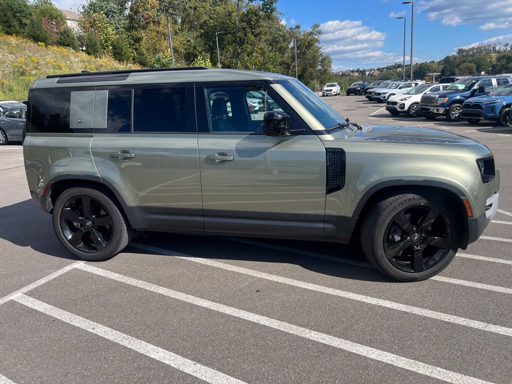 Used 2023 Land Rover Defender 110 SE AWD/4WD image 19