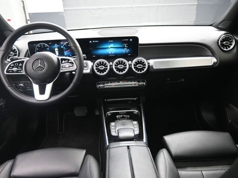 Used 2021 Mercedes-Benz GLB 250 w/ Premium Package image 9