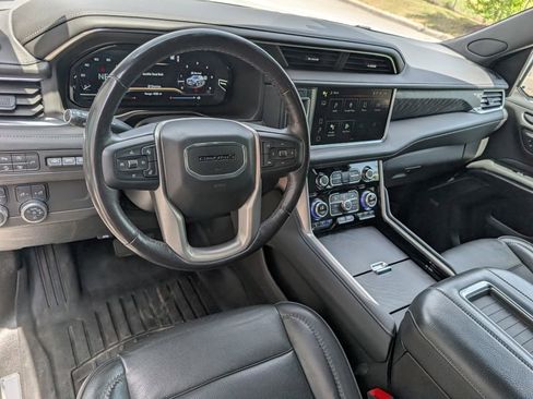 Used 2022 GMC Yukon XL Denali AWD/4WD image 4