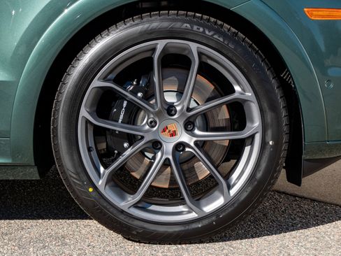 New 2026 Porsche Cayenne GTS image 18