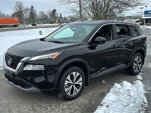 Used 2023 Nissan Rogue SV image 2