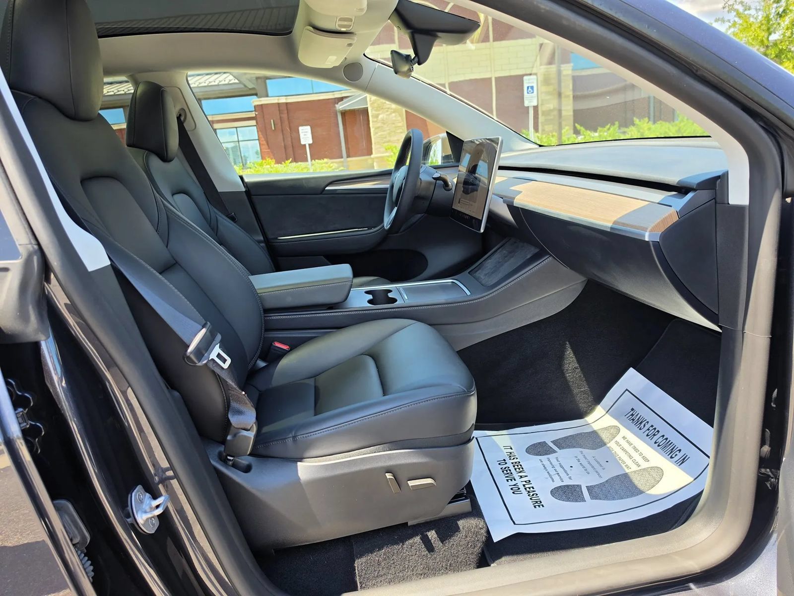 Used 2024 Tesla Model Y Long Range AWD/4WD image 19