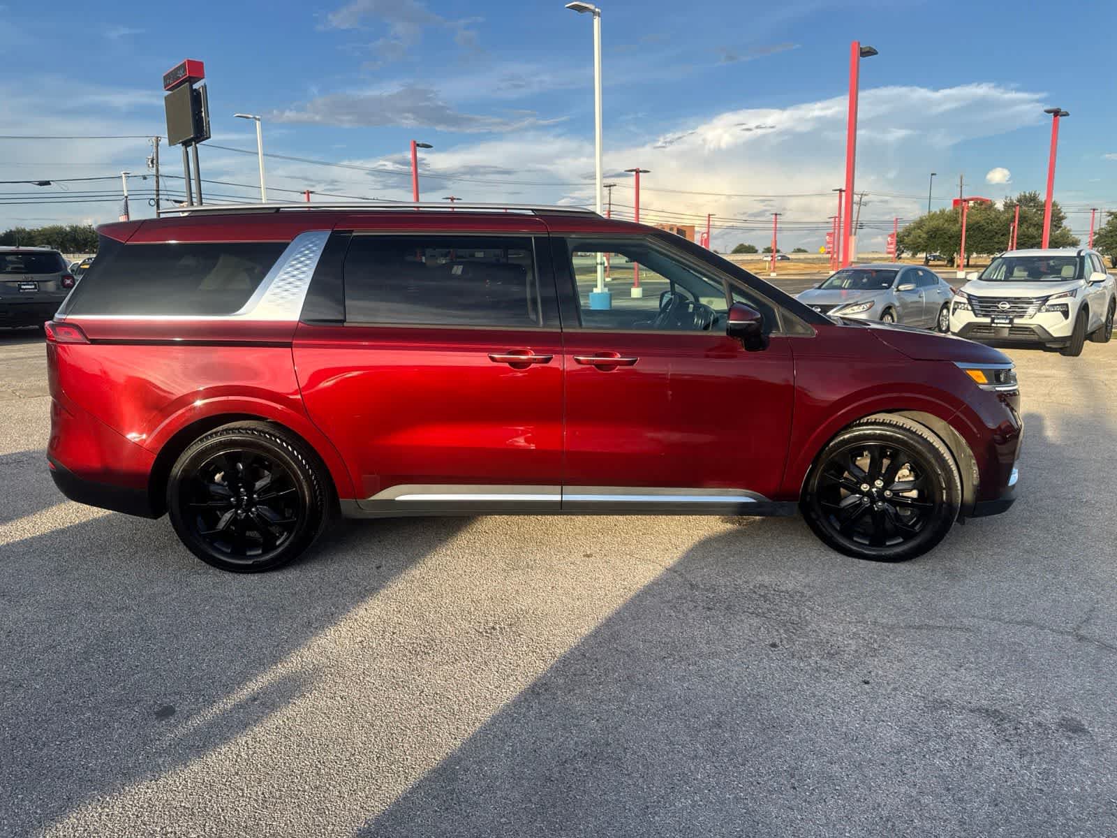 Used 2022 Kia Carnival SX FWD image 7