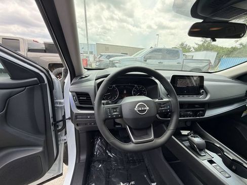 New 2026 Nissan Rogue SV w/ Cold Weather Package AWD/4WD image 12