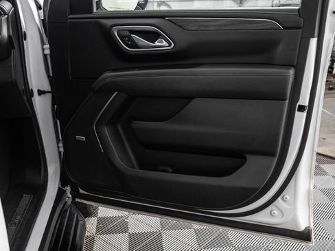 Used 2023 GMC Yukon SLT w/ SLT Luxury Package AWD/4WD image 44