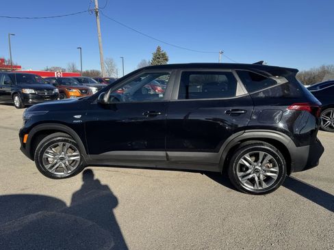 Used 2021 Kia Seltos LX image 2