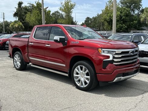 Used 2025 Chevrolet Silverado 1500 High Country w/ Technology Package AWD/4WD image 2
