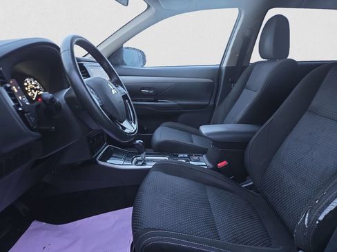 Used 2018 Mitsubishi Outlander AWD image 9