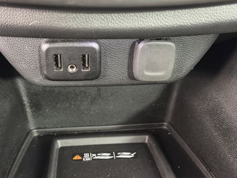 Used 2023 Chevrolet Traverse LT image 28