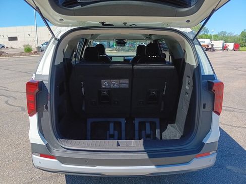 Used 2026 Kia Carnival FWD image 28