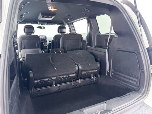 Used 2017 Dodge Grand Caravan SE FWD image 23