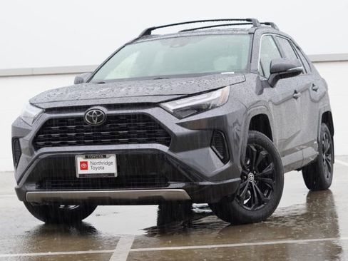 Certified 2025 Toyota RAV4 SE image 3