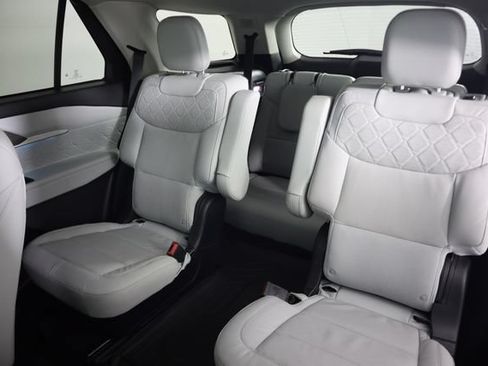 Certified 2025 Ford Explorer Platinum w/ Ultimate Package AWD/4WD image 33