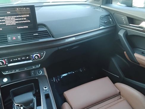 Certified 2025 Audi Q5 e Premium Plus image 23