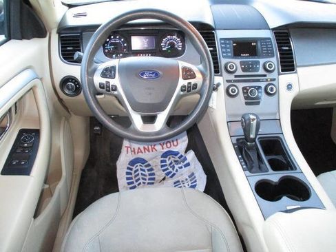 Used 2017 Ford Taurus SE image 12
