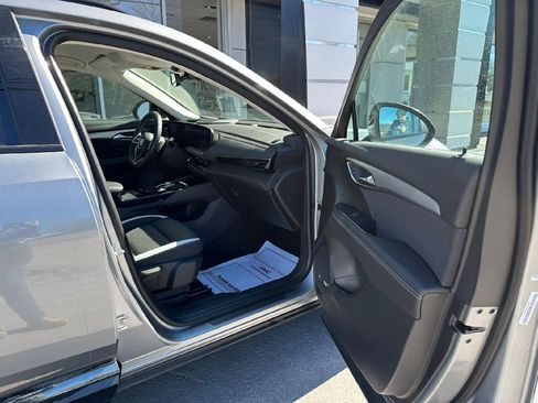 Certified 2025 Buick Envision Sport Touring image 29