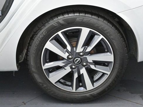Used 2023 Nissan Versa SV FWD image 31