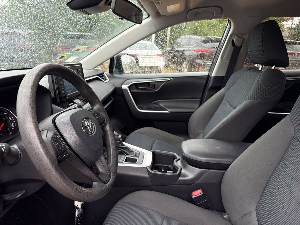 Used 2022 Toyota RAV4 LE AWD/4WD image 12
