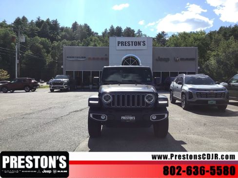Used 2025 Jeep Wrangler Unlimited Sahara AWD/4WD image 9