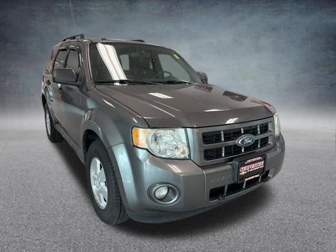 Used 2011 Ford Escape XLT image 4