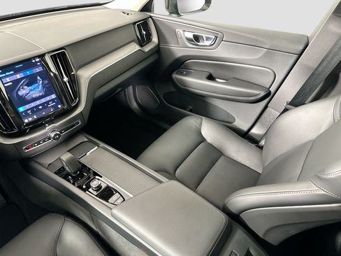 Certified 2025 Volvo XC60 B5 Core AWD/4WD image 24