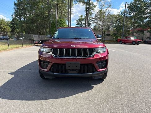 Used 2024 Jeep Grand Cherokee Laredo w/ Luxury Tech Group I AWD/4WD image 3