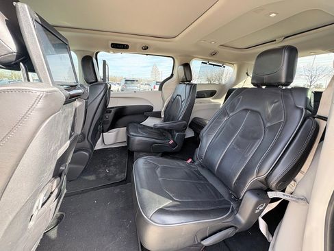 Used 2018 Chrysler Pacifica Limited w/ Advanced Safetytec Group image 7