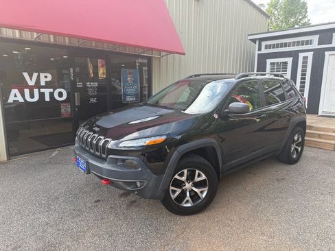 Used 2017 Jeep Cherokee Trailhawk AWD/4WD image 1