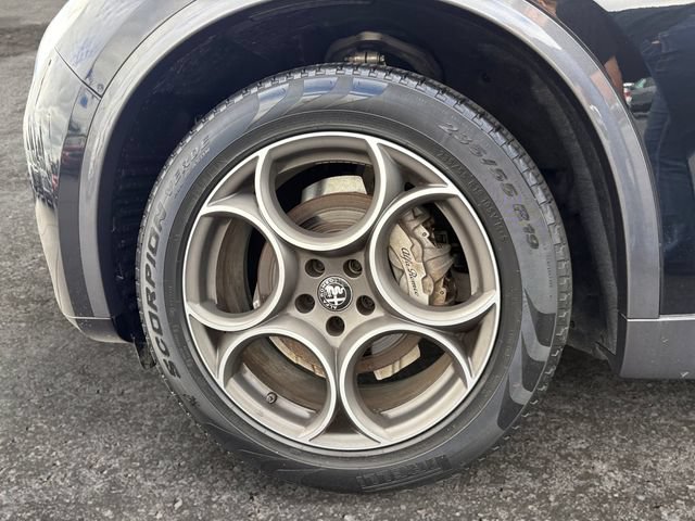 Used 2023 Alfa Romeo Stelvio Ti AWD/4WD image 14