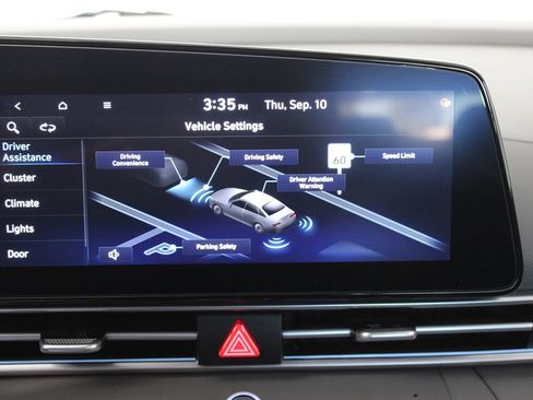 Used 2025 Hyundai Elantra SEL FWD image 18
