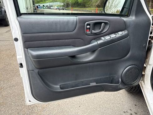 Used 2003 Chevrolet Blazer LS w/ Preferred Equipment Group AWD/4WD image 17