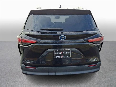 Used 2021 Toyota Sienna LE w/ LE Plus Package image 5