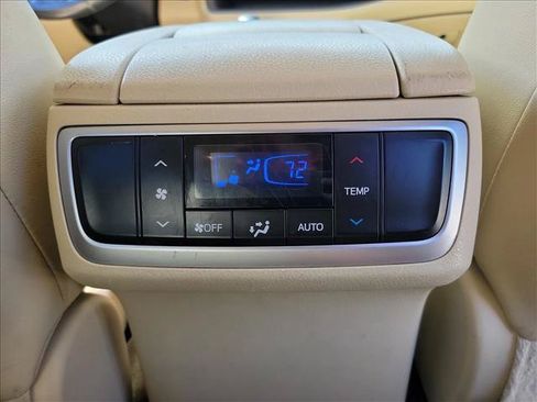 Used 2014 Toyota Highlander XLE FWD image 14