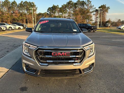 Used 2024 GMC Terrain AT4 image 8