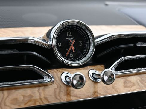 Certified 2024 Bentley Bentayga Plug-In Hybrid image 21