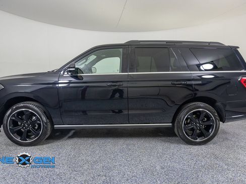 Used 2024 Ford Expedition Limited AWD/4WD image 4