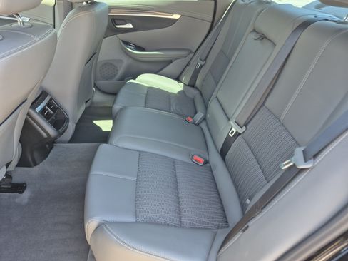 Used 2017 Chevrolet Impala LT FWD image 17