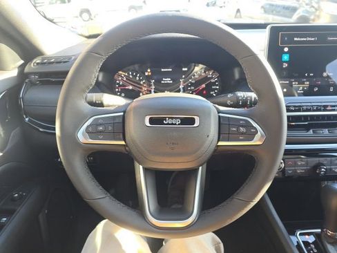 New 2026 Jeep Compass Latitude image 15