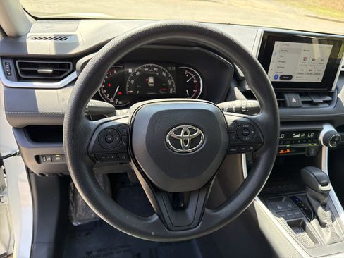 Used 2025 Toyota RAV4 XLE image 23
