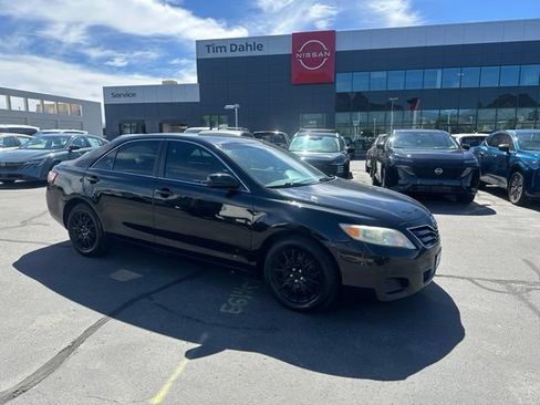Used 2011 Toyota Camry LE FWD image 1