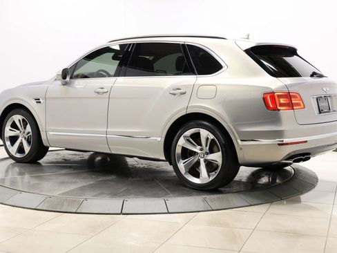 Used 2020 Bentley Bentayga Plug-In Hybrid image 70
