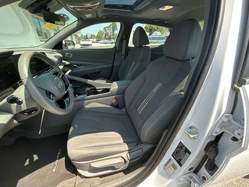 Used 2024 Hyundai Elantra SEL w/ Convenience Package image 18