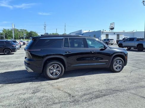 Used 2025 Chevrolet Traverse LT AWD/4WD image 20