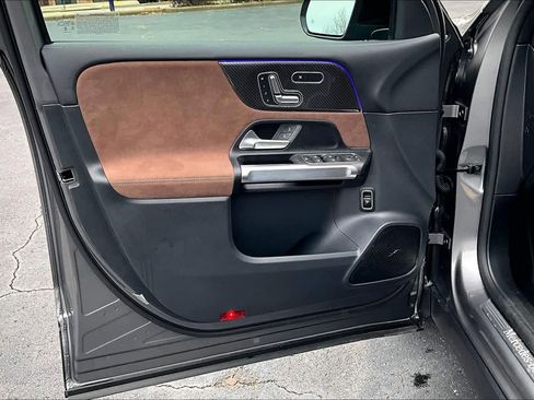 Used 2025 Mercedes-Benz GLB 250 4MATIC image 22