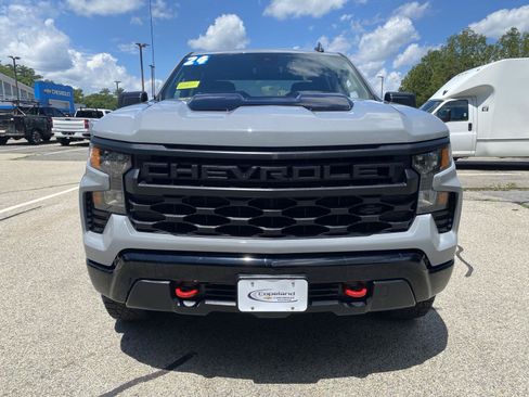 Used 2024 Chevrolet Silverado 1500 Custom Trail Boss w/ LPO, Dark Essentials Package AWD/4WD image 2
