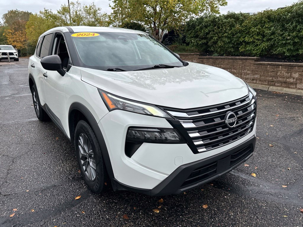 Used 2024 Nissan Rogue S AWD/4WD image 14