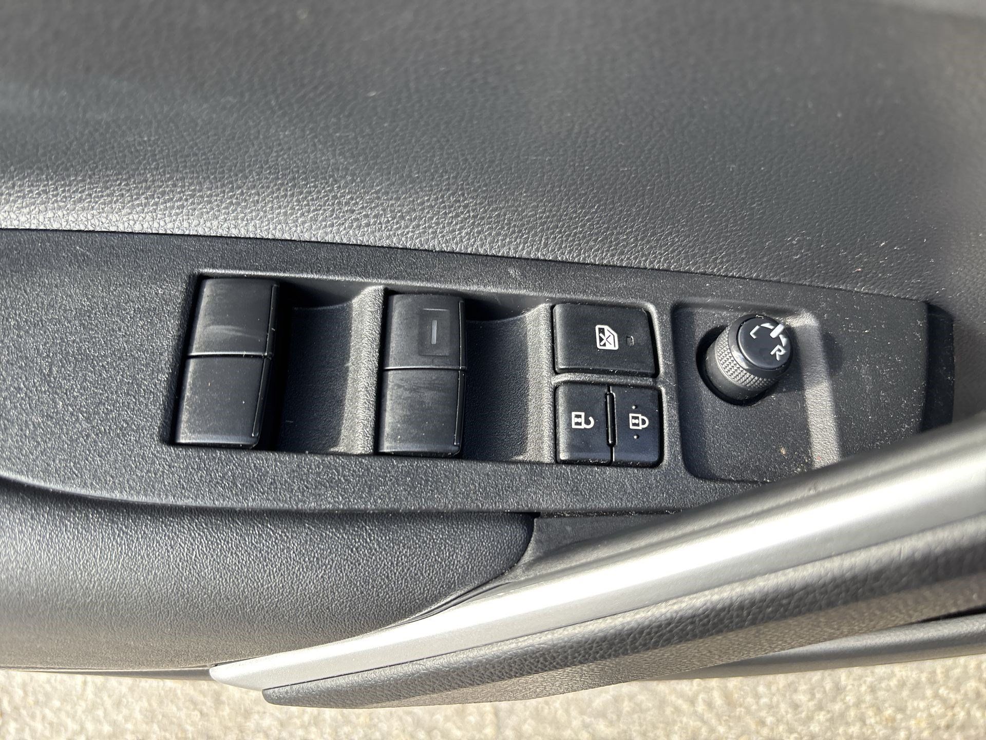 Used 2022 Toyota Corolla Cross LE FWD image 15