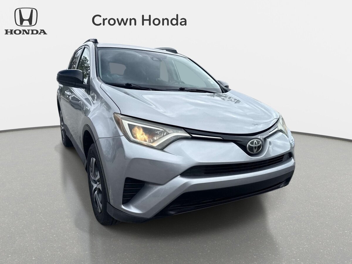 Used 2017 Toyota RAV4 LE FWD image 7