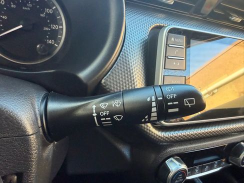 Used 2020 Nissan Kicks SV FWD image 16