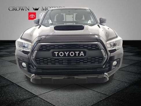 Used 2016 Toyota Tacoma TRD Sport w/ Towing Package AWD/4WD image 2